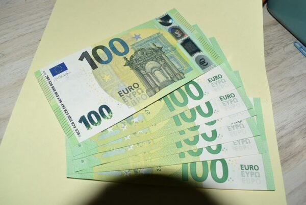 €100 Euro Bills - Image 2